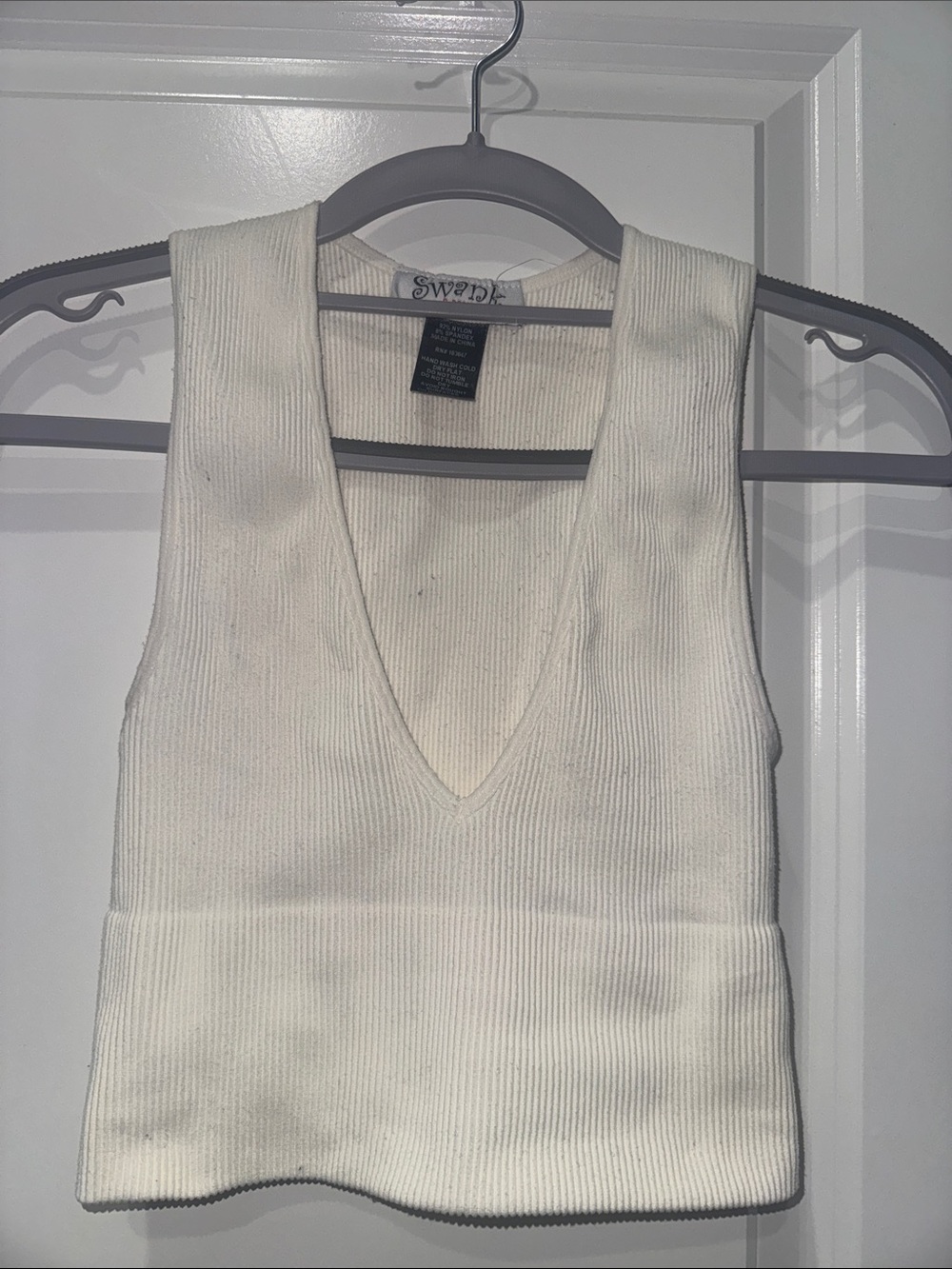 White Ribbed Cropped Tank - Picture 2 of 4